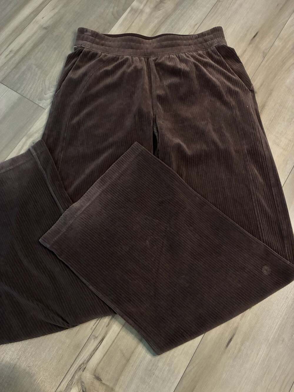 Lululemon Wide Leg Velour Corduroy High-Rise Pant Size 6 espresso brown